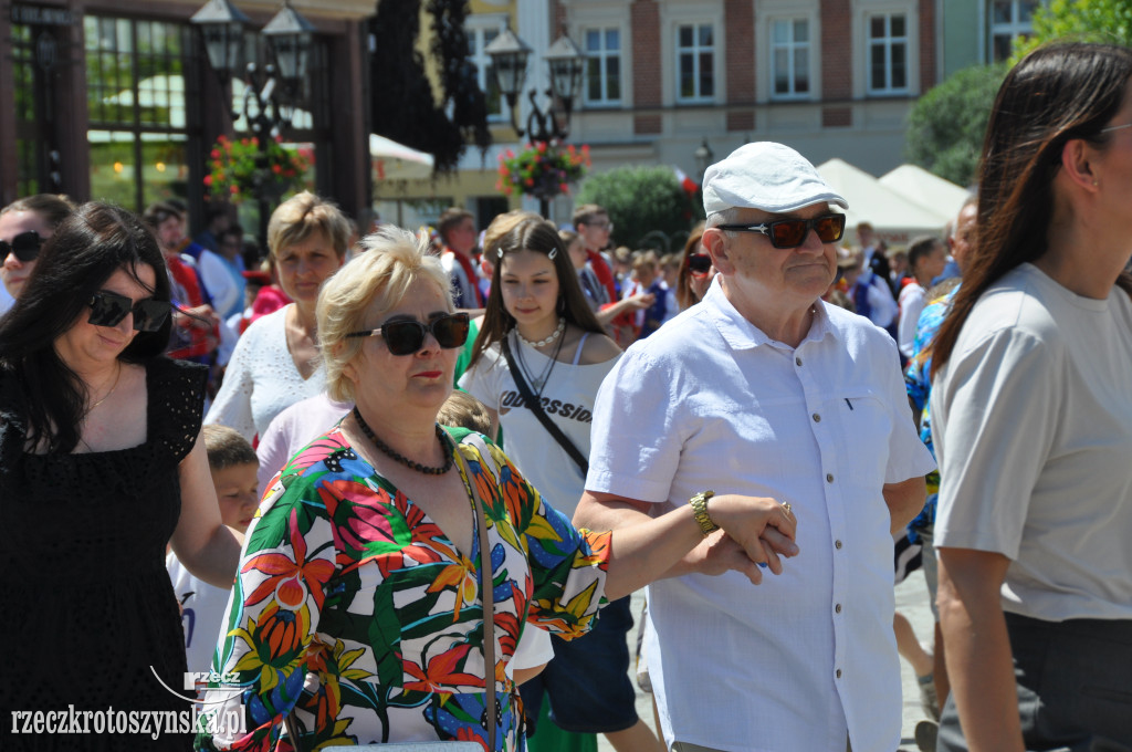 Zatańczyli poloneza z okazji 610-lecia Krotoszyna