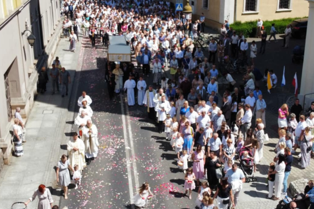 Ulicami Krotoszyna przeszła procesja Bożego Ciała