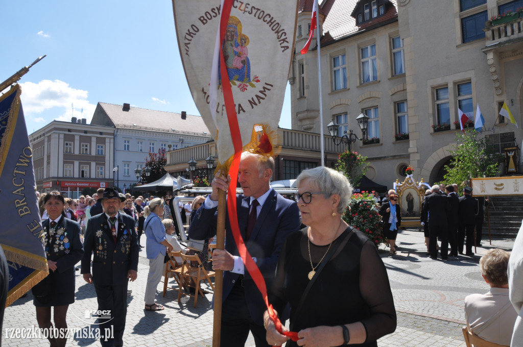 Ulicami Krotoszyna przeszła procesja Bożego Ciała