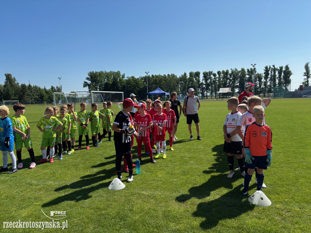 Rywalizacja młodych piłkarzy na krotoszyńskim stadionie