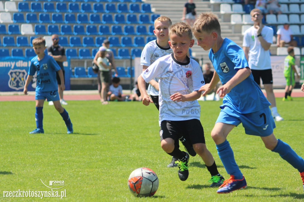 Rywalizacja młodych piłkarzy na krotoszyńskim stadionie