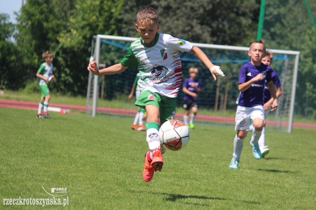 Rywalizacja młodych piłkarzy na krotoszyńskim stadionie
