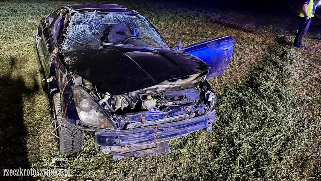 W trakcie jazdy chciał odpalić papierosa