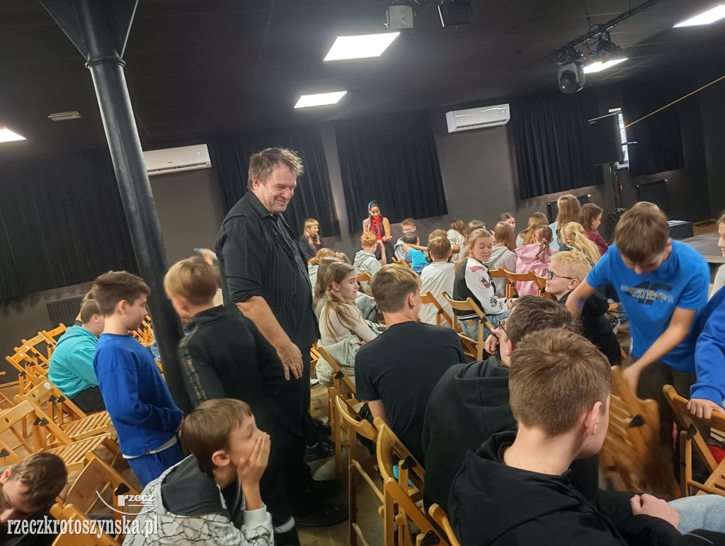 Wyjątkowe spektakle. Śmiech, zagadka, walka dobra ze złem