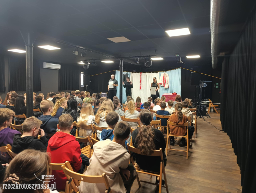 Wyjątkowe spektakle. Śmiech, zagadka, walka dobra ze złem