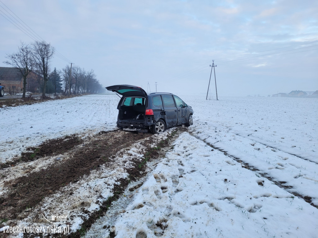 Wypadek w Nowej Wsi. Samochód rozwalił kapliczkę