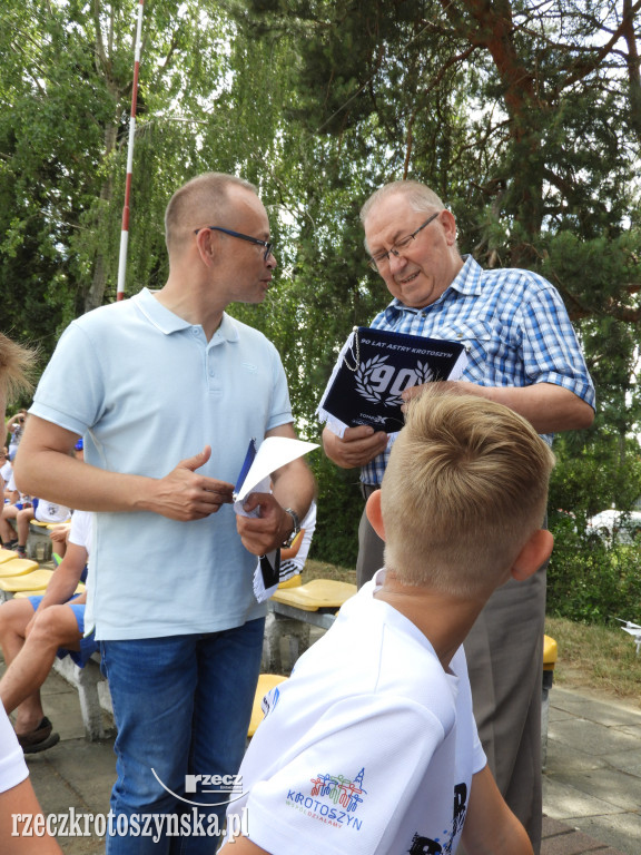 Astrze stuknęło 90 lat