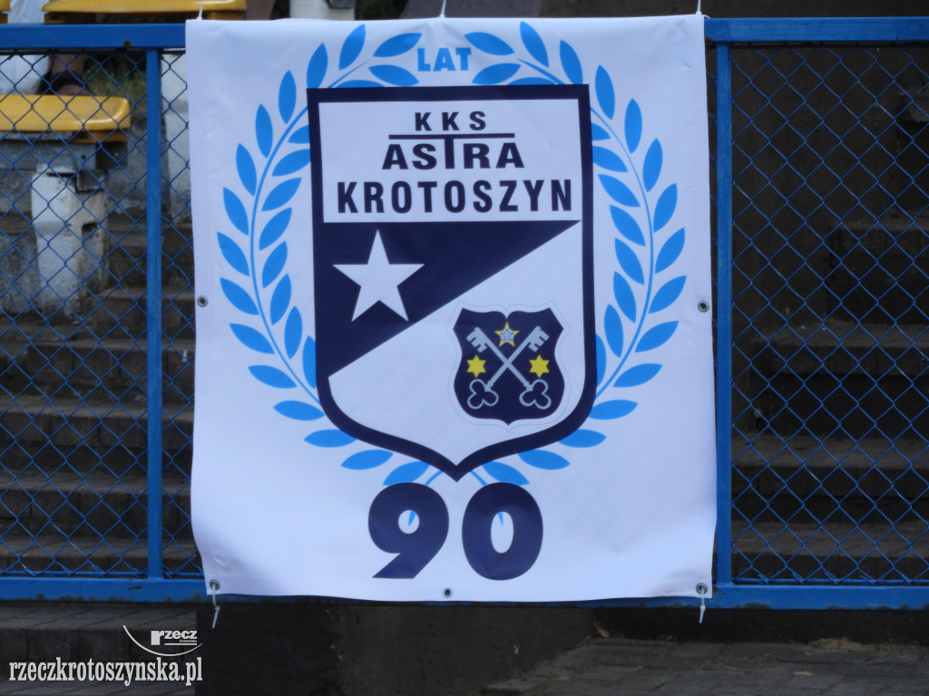 Astrze stuknęło 90 lat
