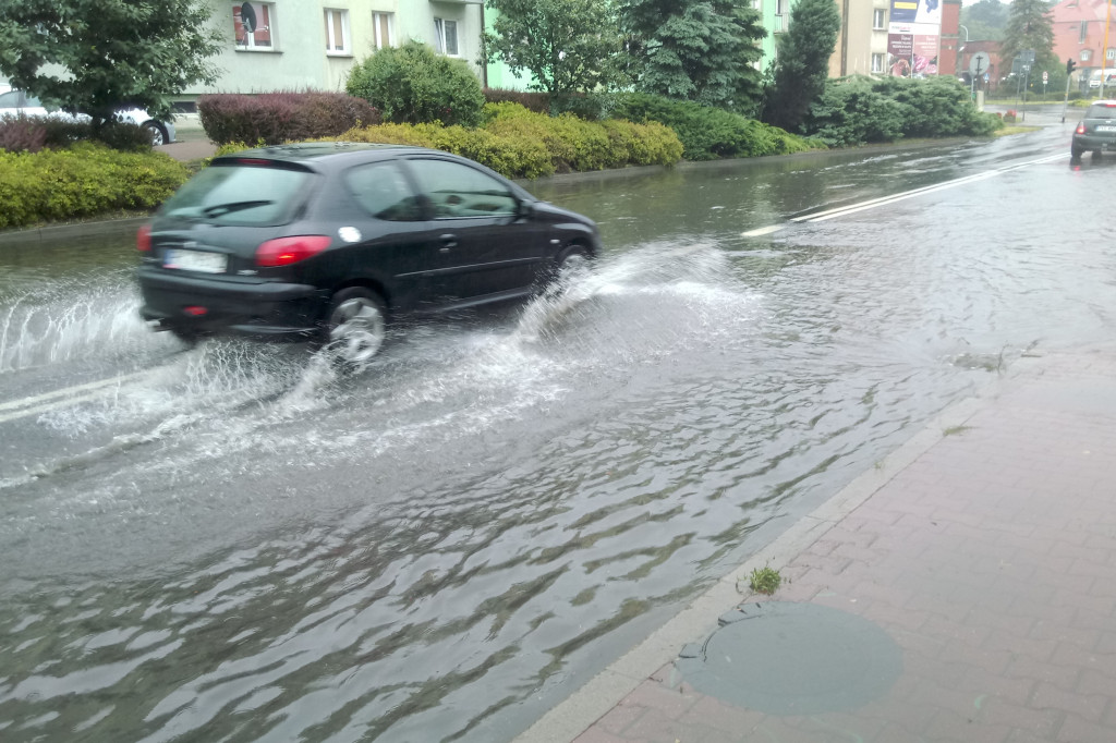 Zalało drogi, posesje i tereny szkolne