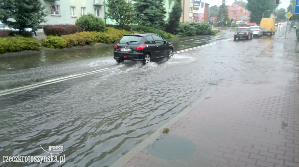 Zalało drogi, posesje i tereny szkolne