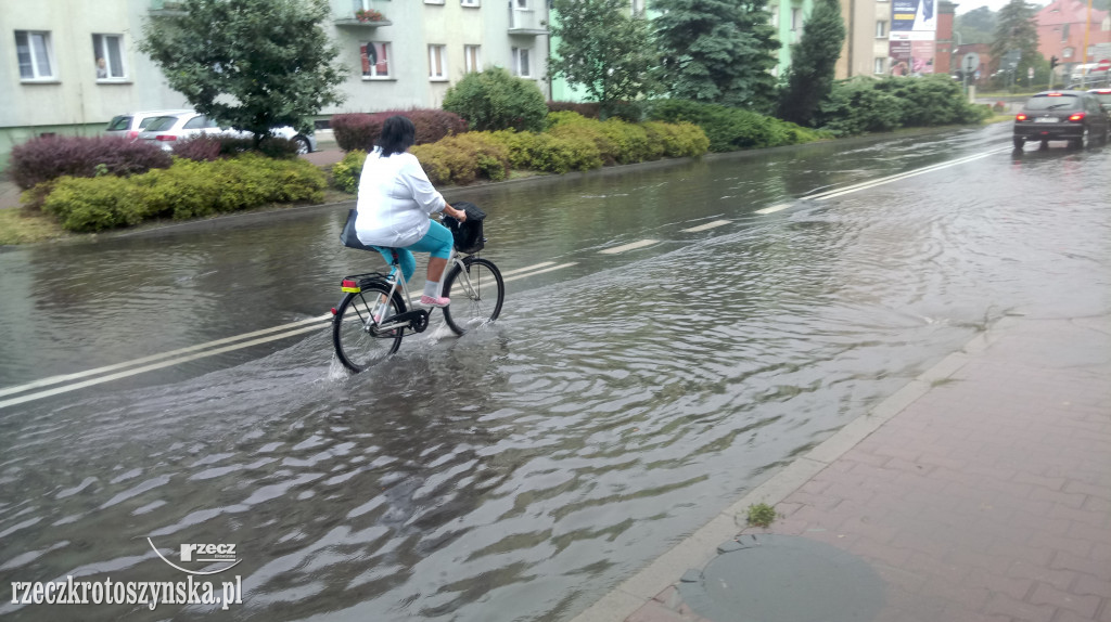 Zalało drogi, posesje i tereny szkolne