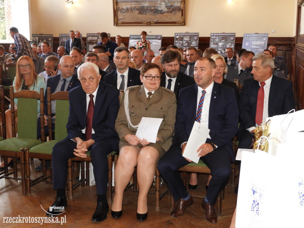 Huczne urodziny policji