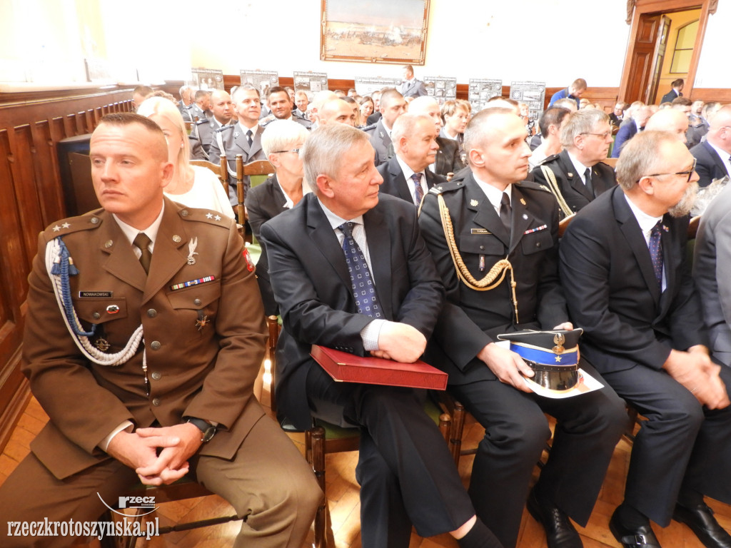 Huczne urodziny policji