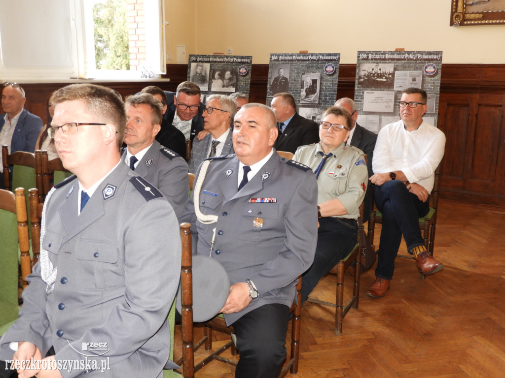 Huczne urodziny policji