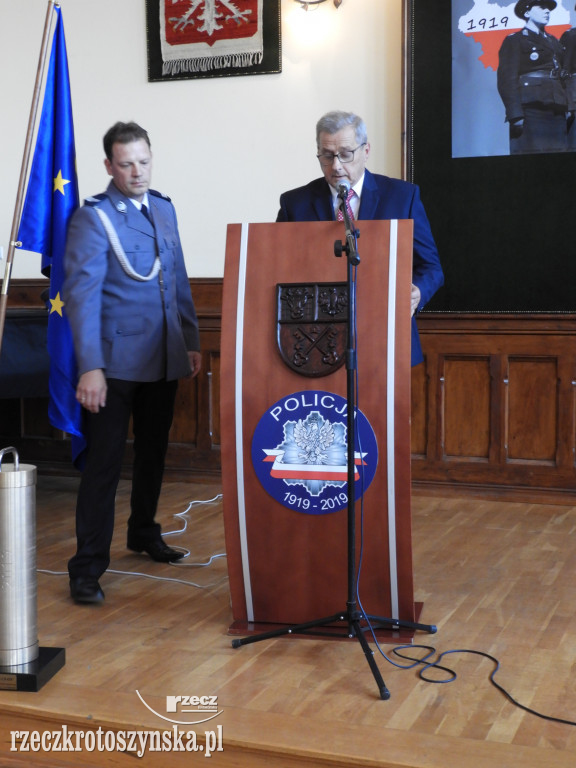 Huczne urodziny policji
