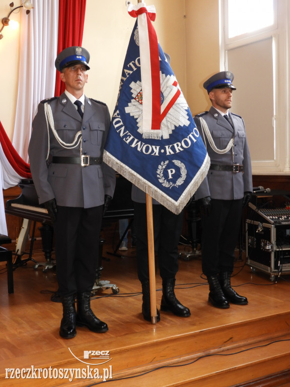 Huczne urodziny policji