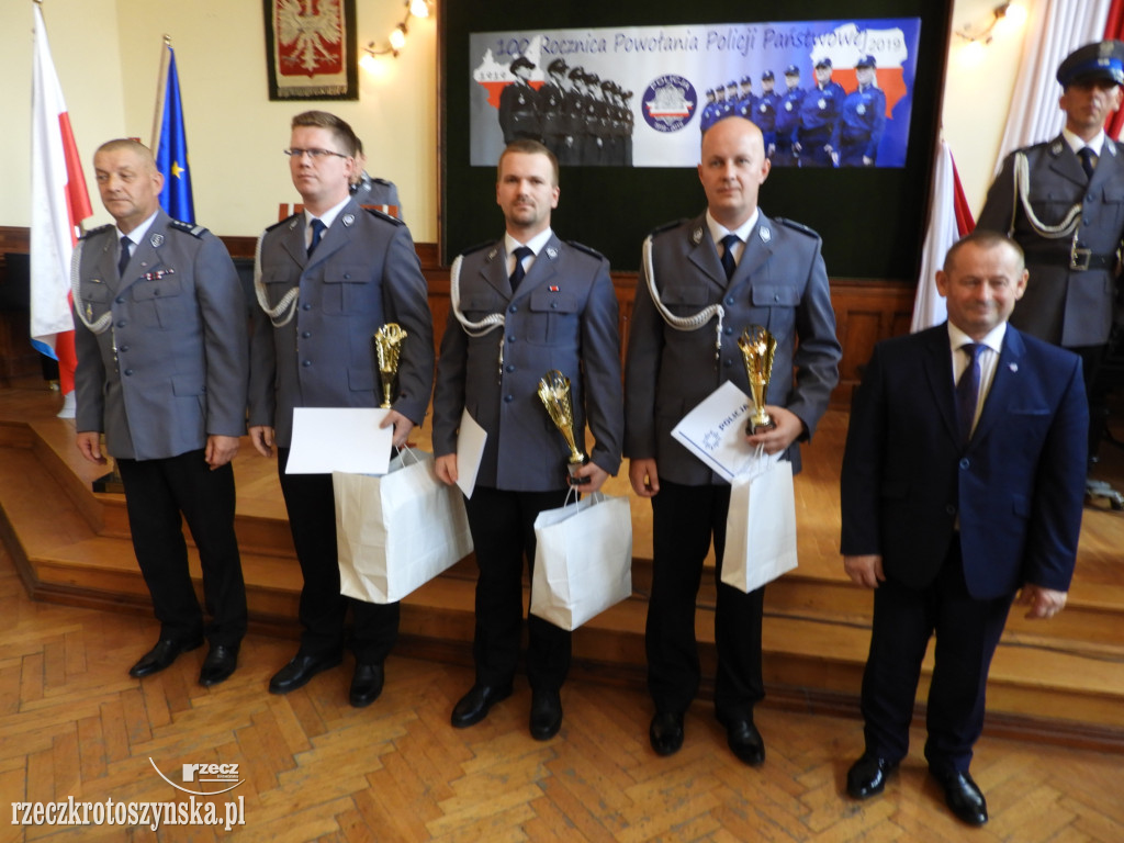 Huczne urodziny policji