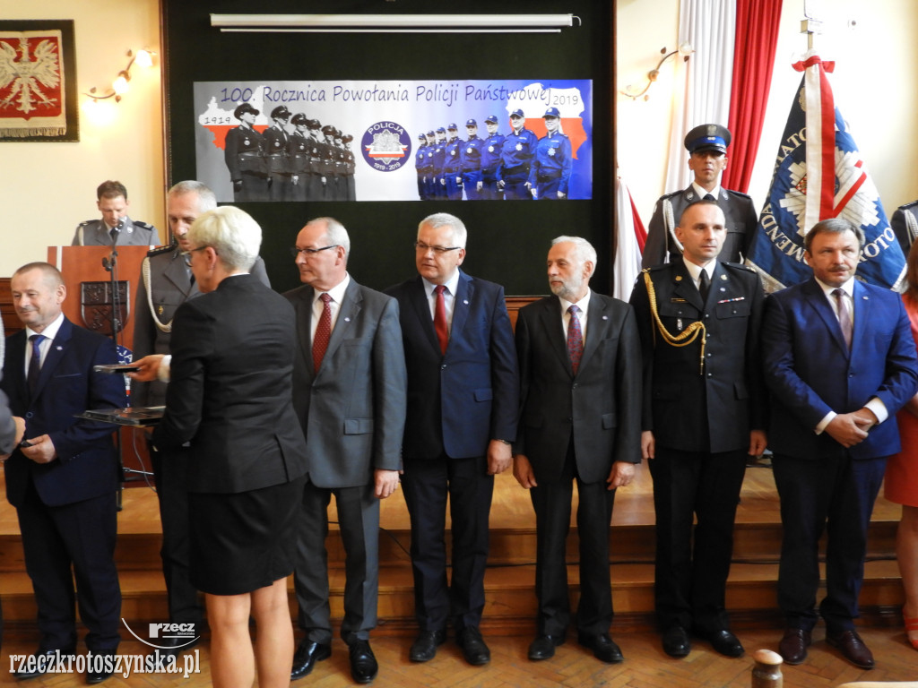 Huczne urodziny policji