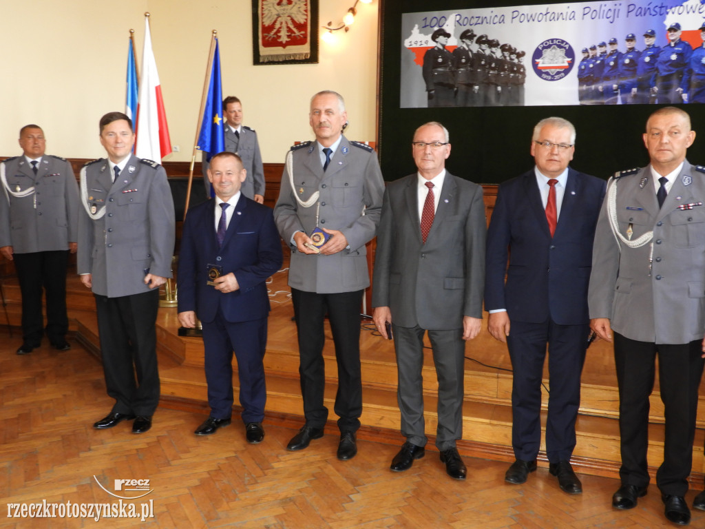 Huczne urodziny policji