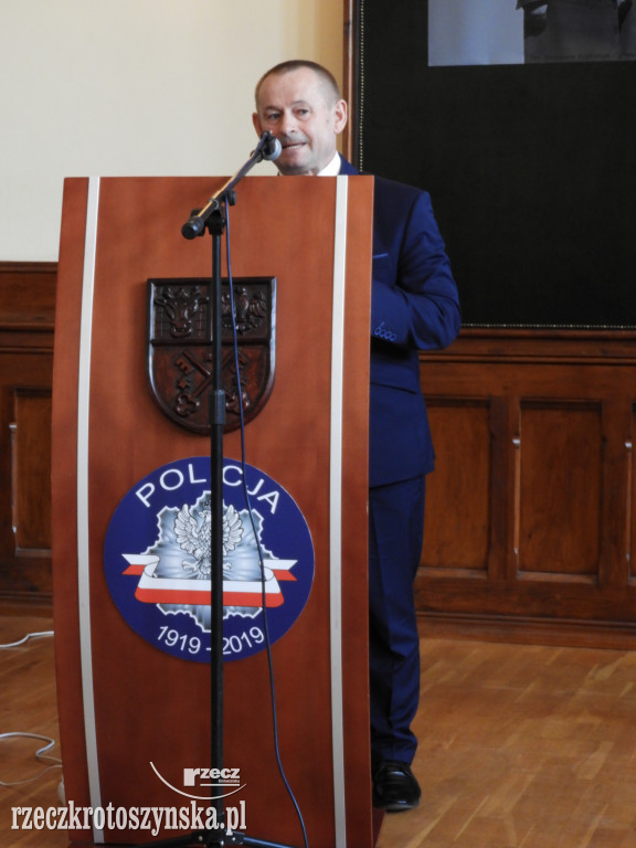 Huczne urodziny policji
