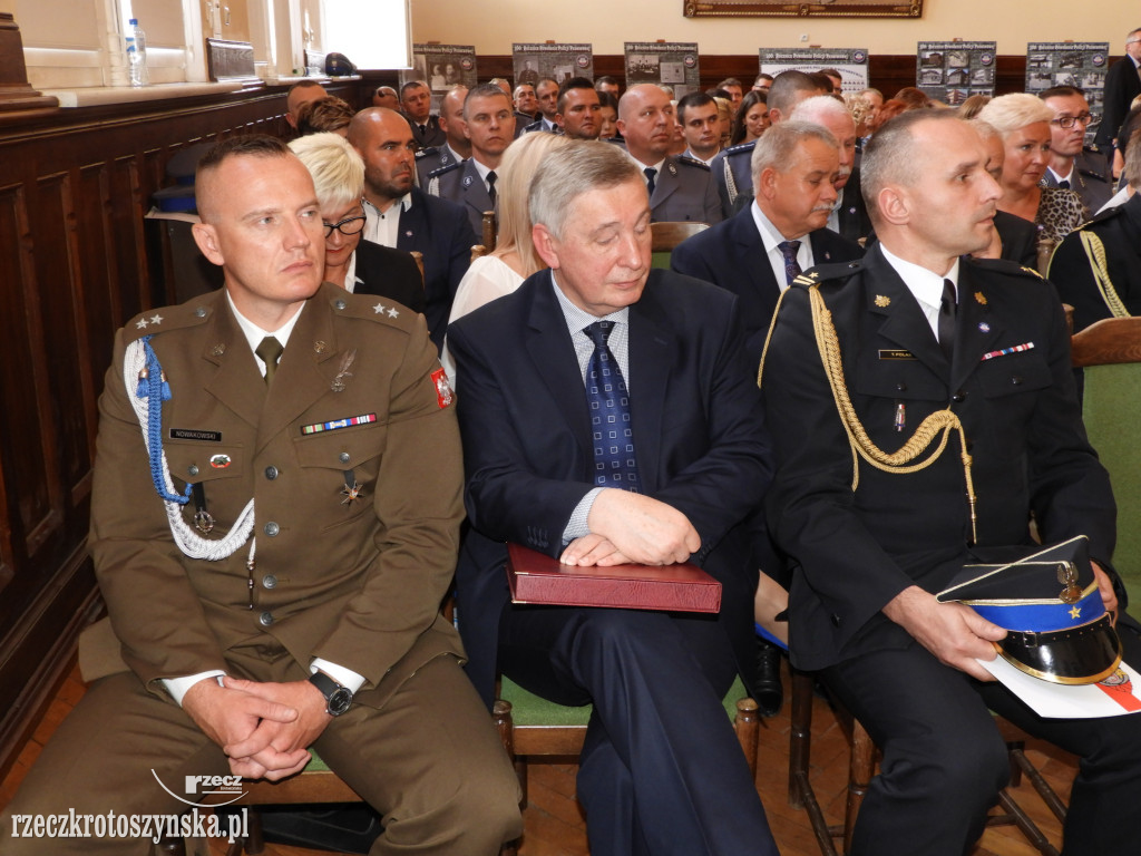 Huczne urodziny policji