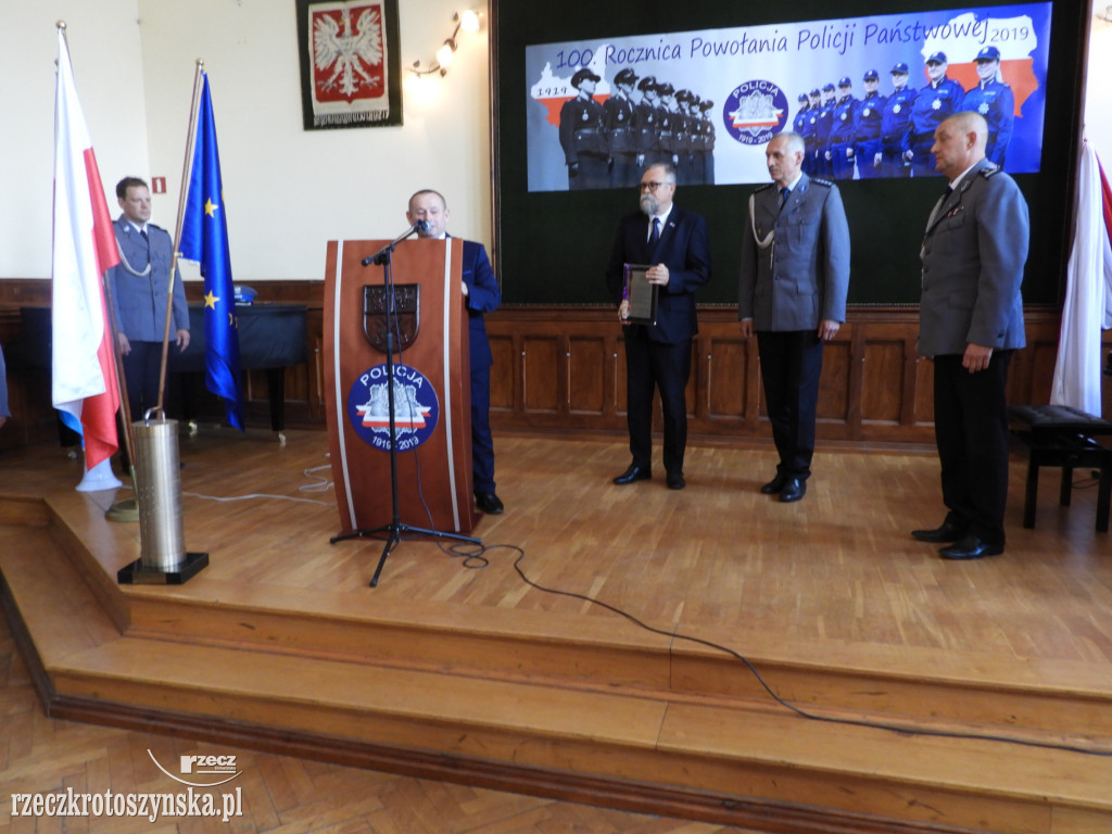 Huczne urodziny policji