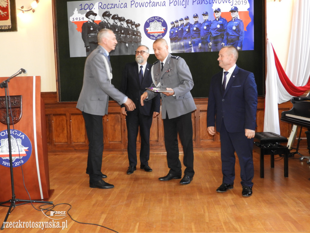 Huczne urodziny policji
