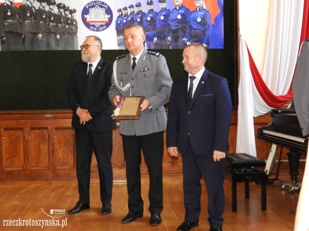 Huczne urodziny policji
