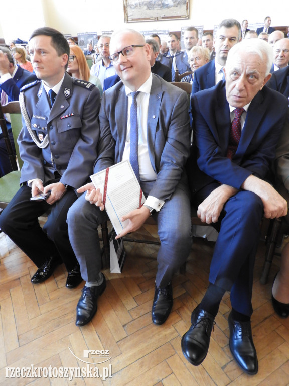 Huczne urodziny policji