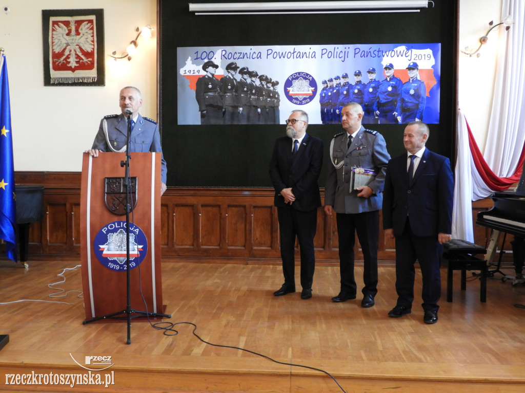 Huczne urodziny policji