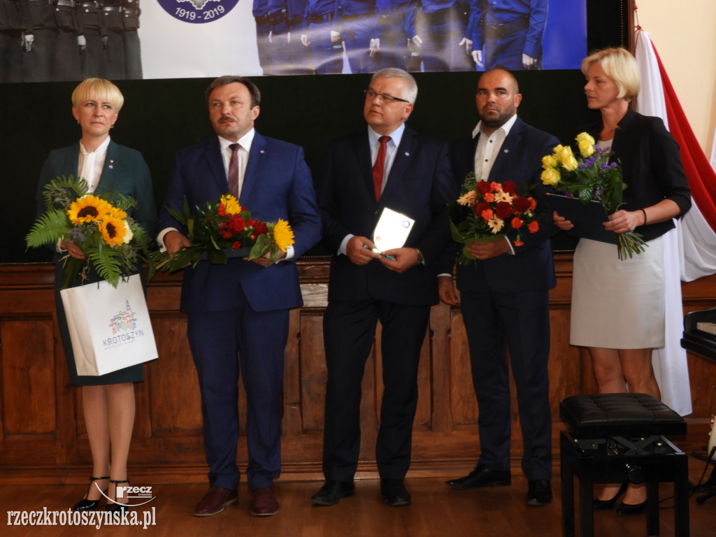 Huczne urodziny policji