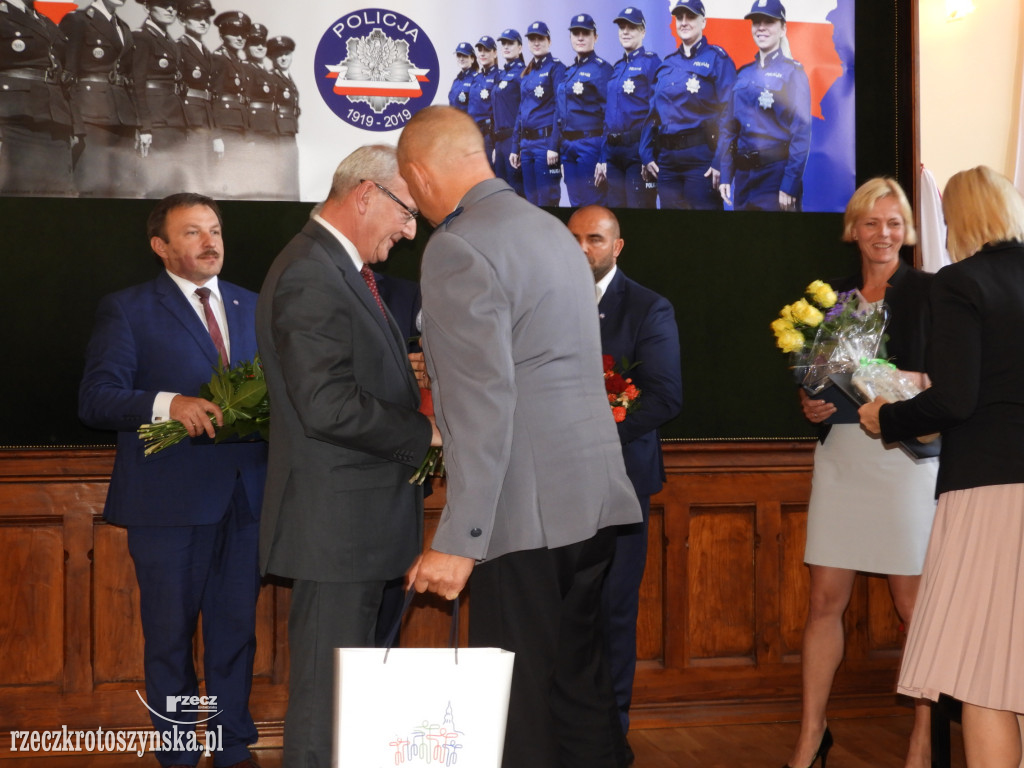 Huczne urodziny policji