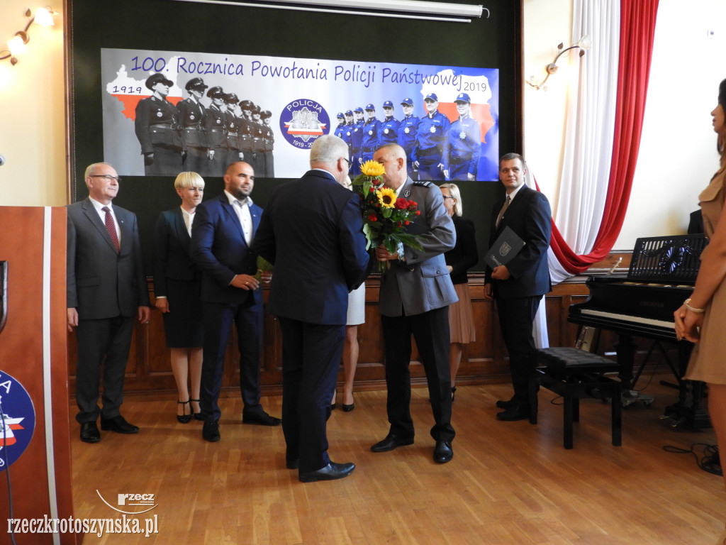 Huczne urodziny policji