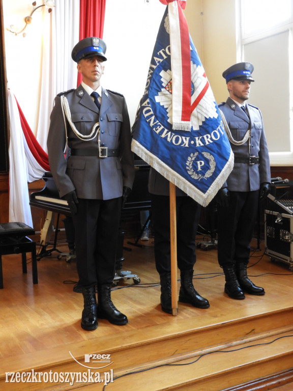 Huczne urodziny policji