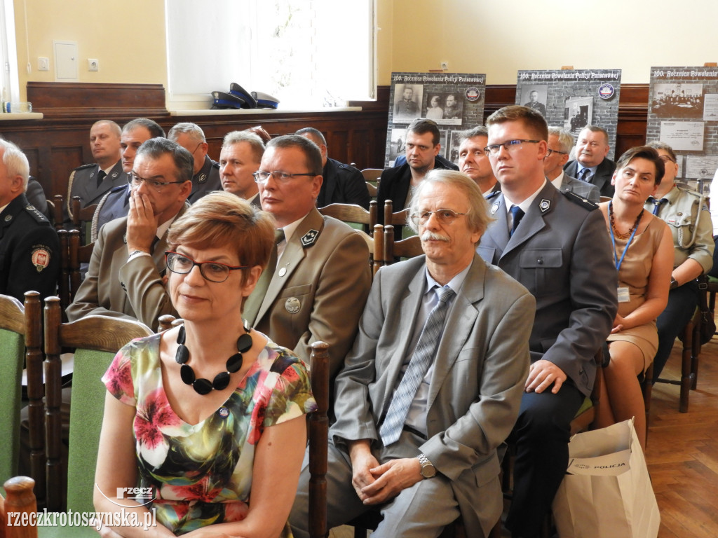 Huczne urodziny policji
