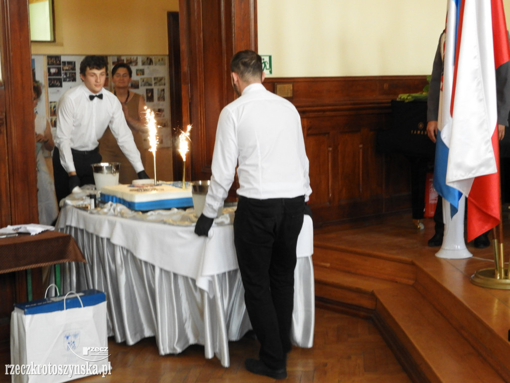 Huczne urodziny policji