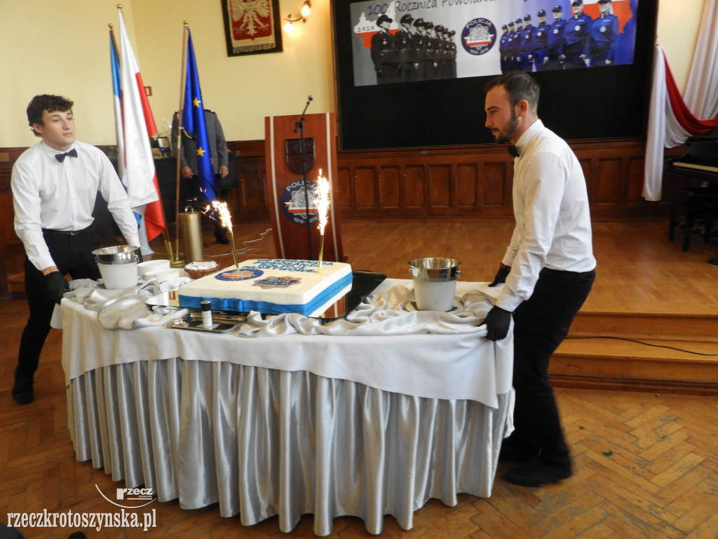 Huczne urodziny policji