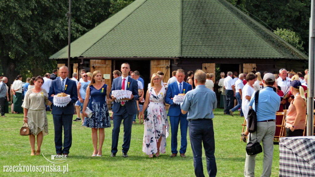 Dożynki powiatowe w Lutogniewie (1)