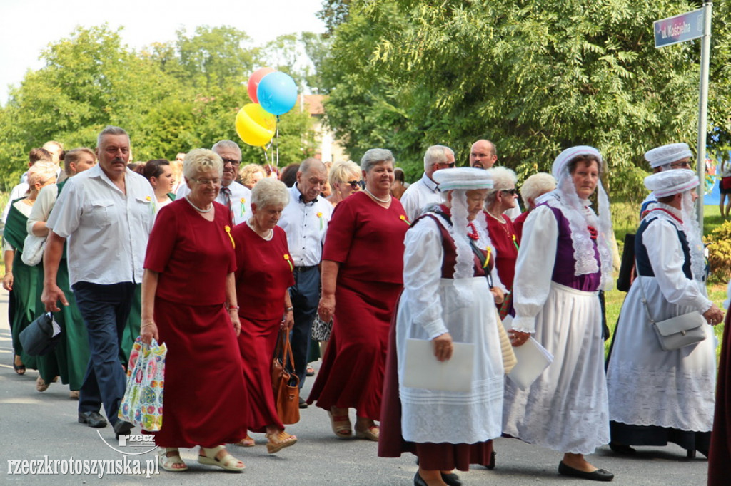 Dożynki powiatowe w Lutogniewie (1)