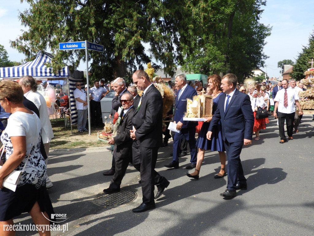 Dożynki powiatowe w Lutogniewie (2)