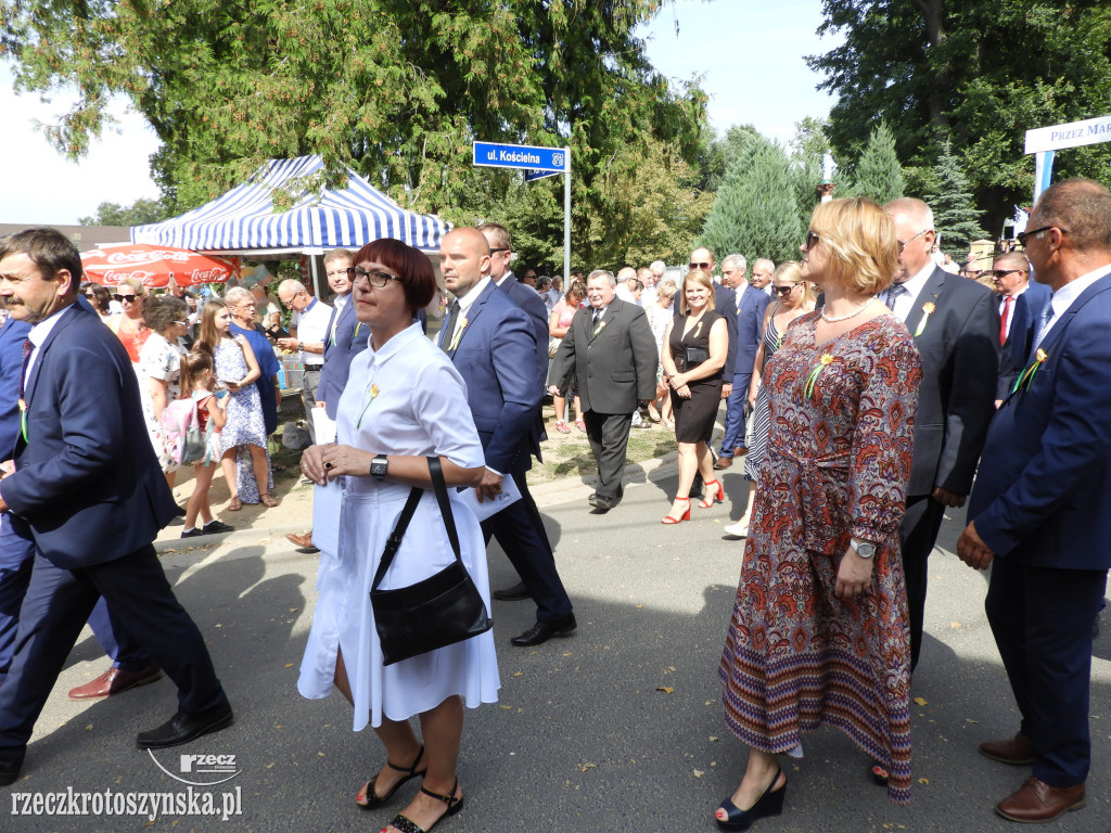 Dożynki powiatowe w Lutogniewie (2)