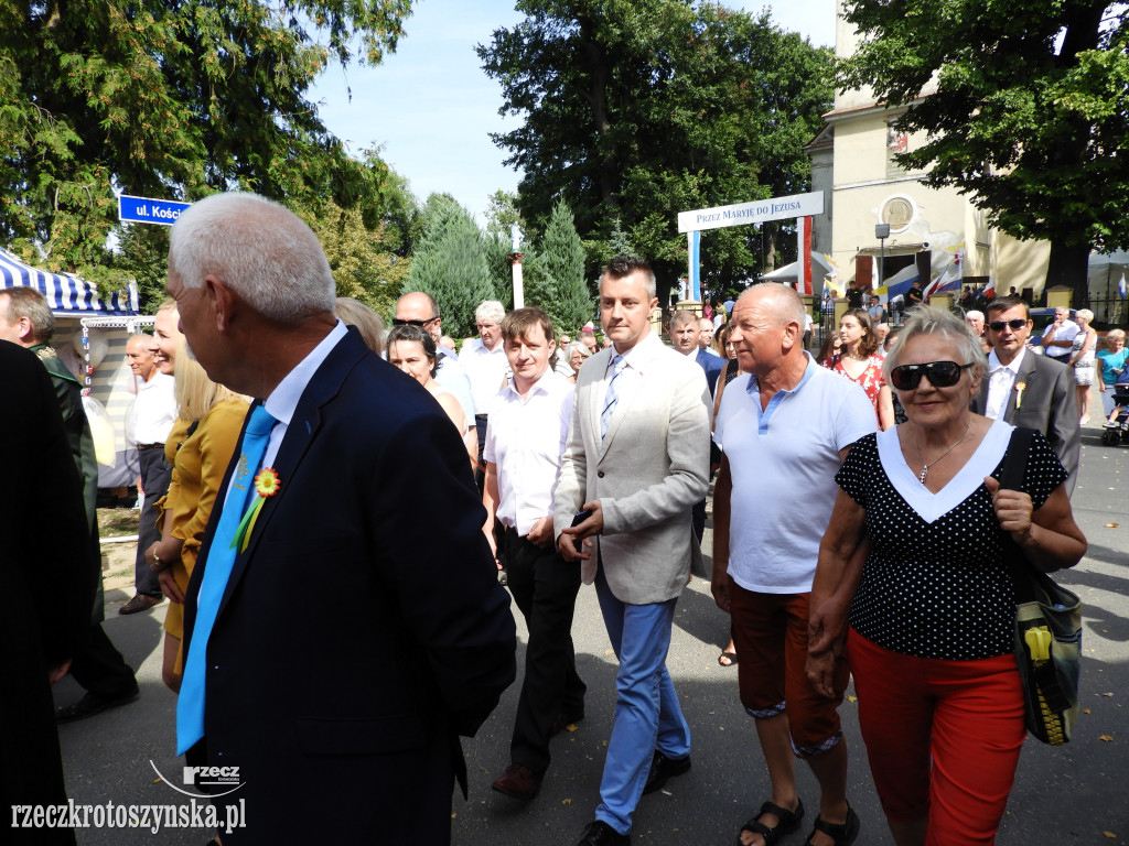 Dożynki powiatowe w Lutogniewie (2)