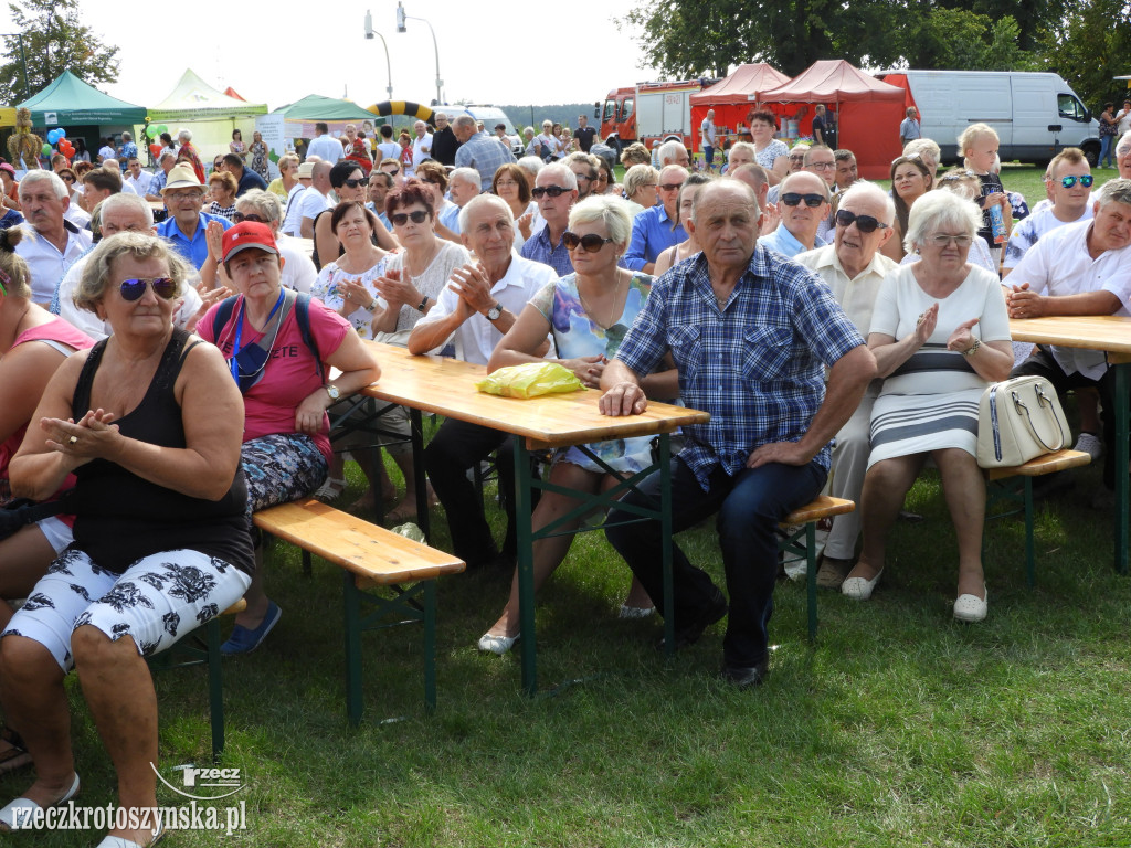 Dożynki powiatowe w Lutogniewie (2)