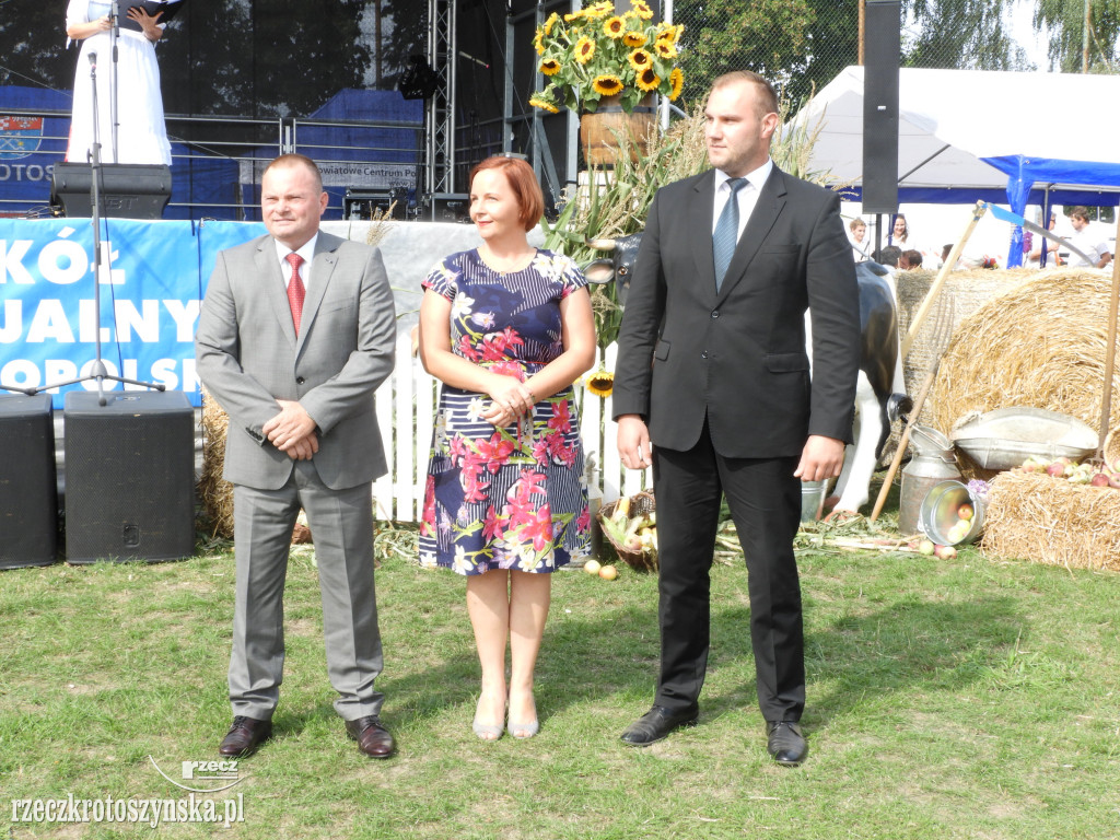 Dożynki powiatowe w Lutogniewie (2)