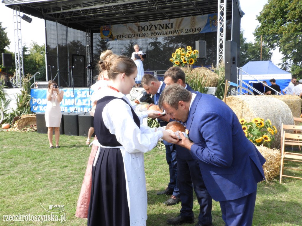 Dożynki powiatowe w Lutogniewie (2)