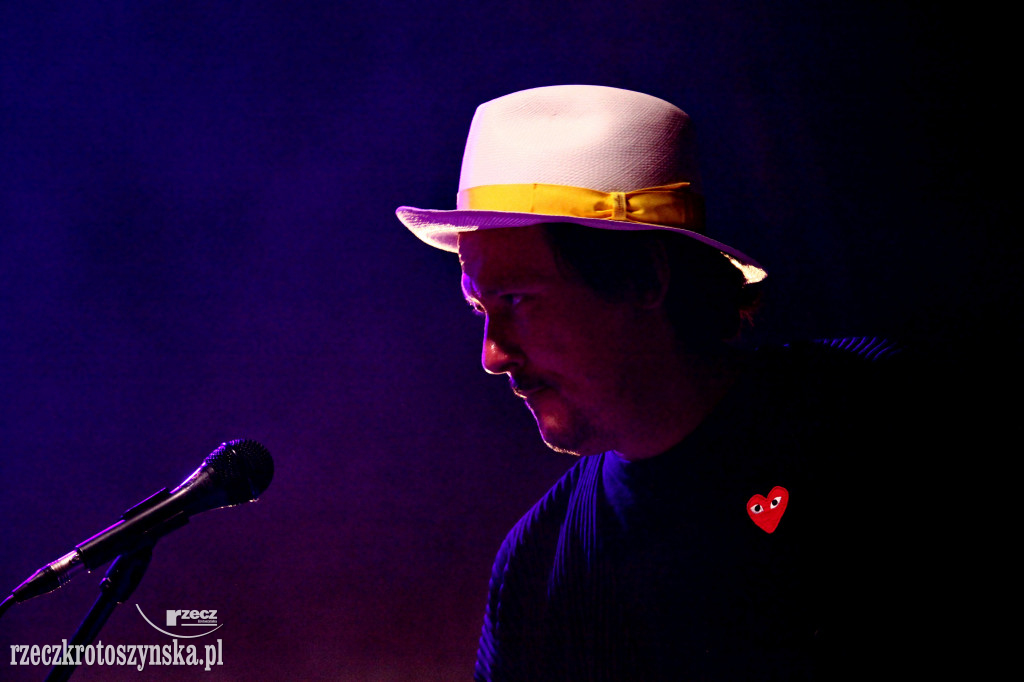 Chór czarownic i duet Smolik Kev Fox