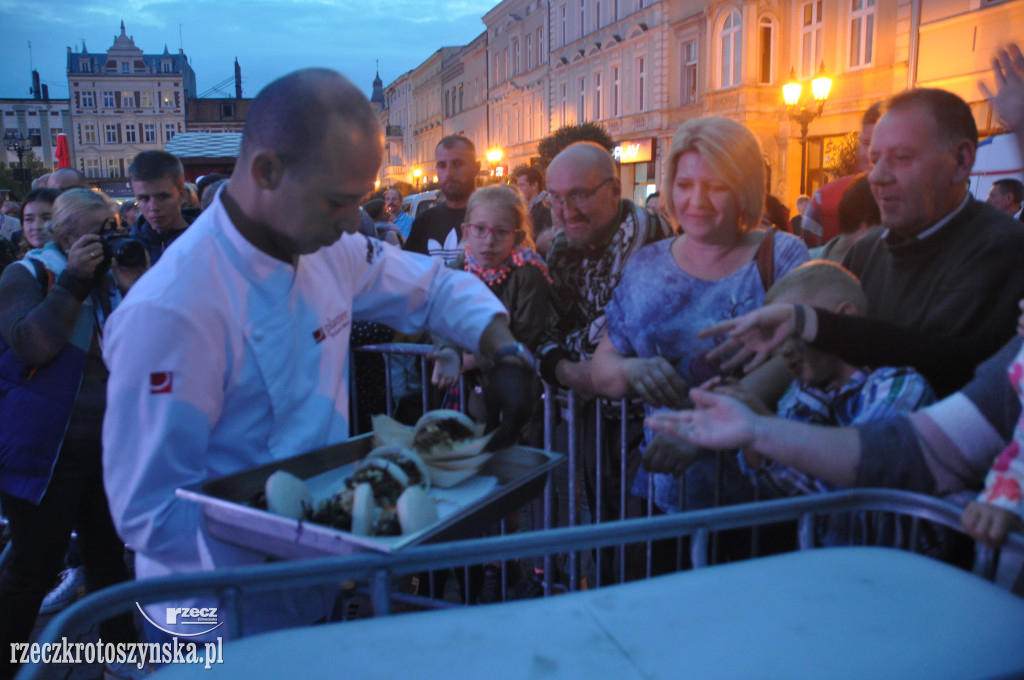 Kulinarny festiwal z Karolem Okrasą na Rynku w Krotoszynie