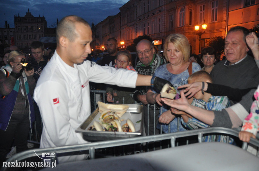 Kulinarny festiwal z Karolem Okrasą na Rynku w Krotoszynie