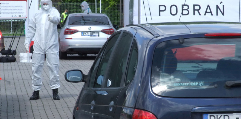 ZDJĘCIE PRZEDSTAWIA ISTNIEJĄCY CZASOWO W 2021 R. PUNKT POBRAŃ NA TARGOWISKU