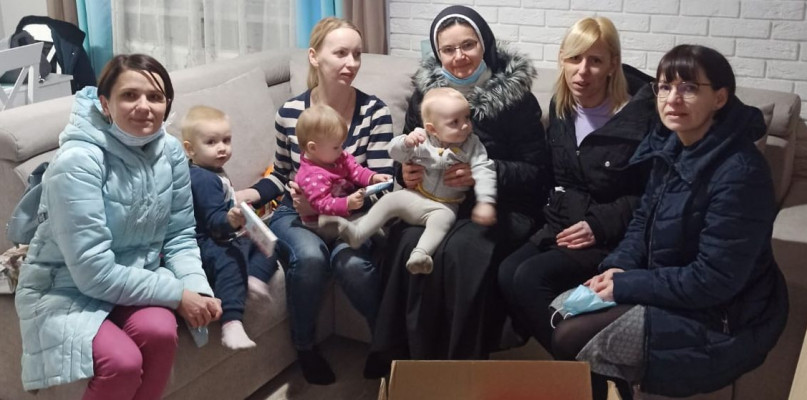 Mamy przedszkolaków, siostra Emanuela u pani Ani i jej małych dzieci